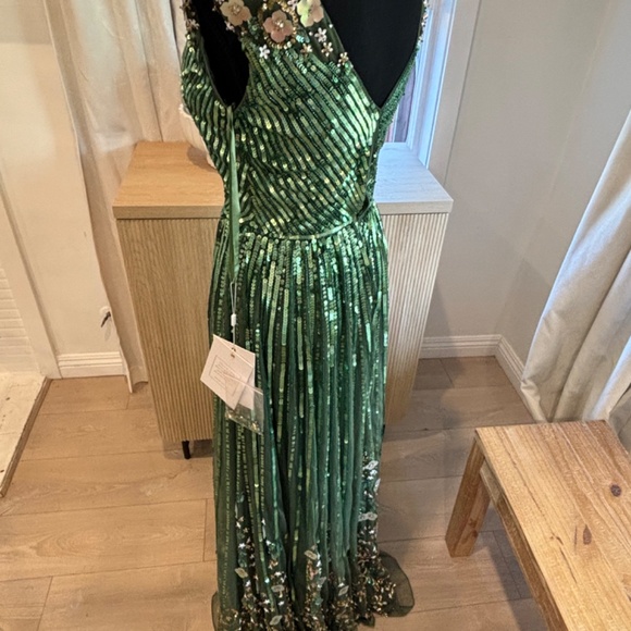 Mac Duggal Green gown - Picture 3 of 4